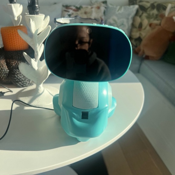 Miko robot like new took out of box once - Picture 2 of 4